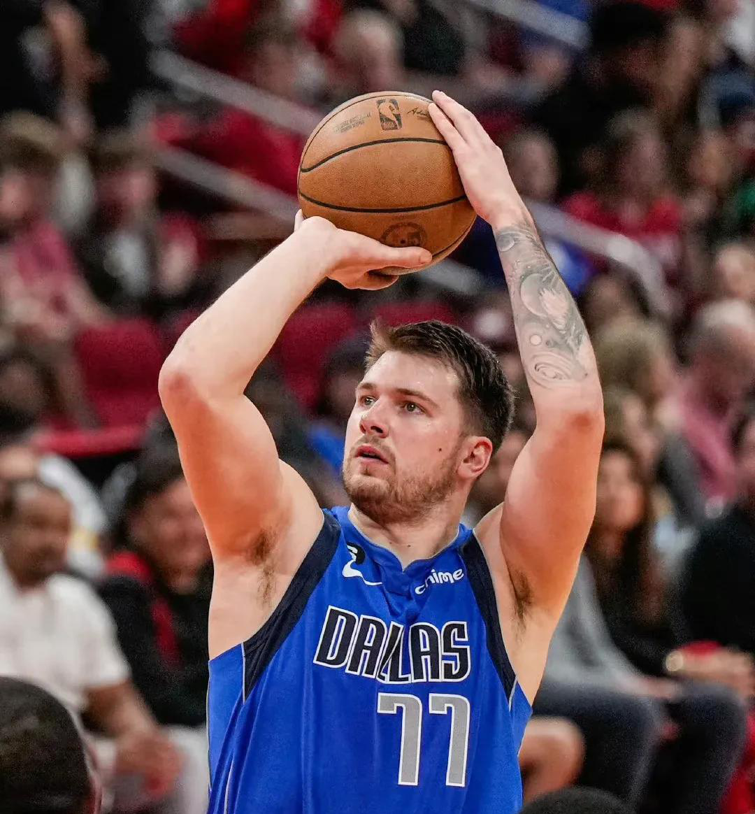 九游娱乐入口-勇士横扫奇才，萨姆·米切尔高光表现