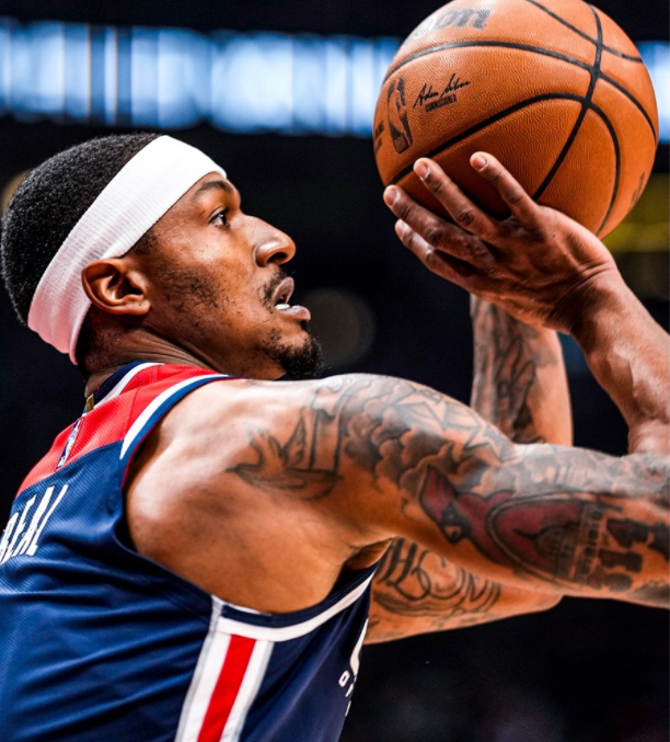 勇士横扫奇才，萨姆·米切尔高光表现