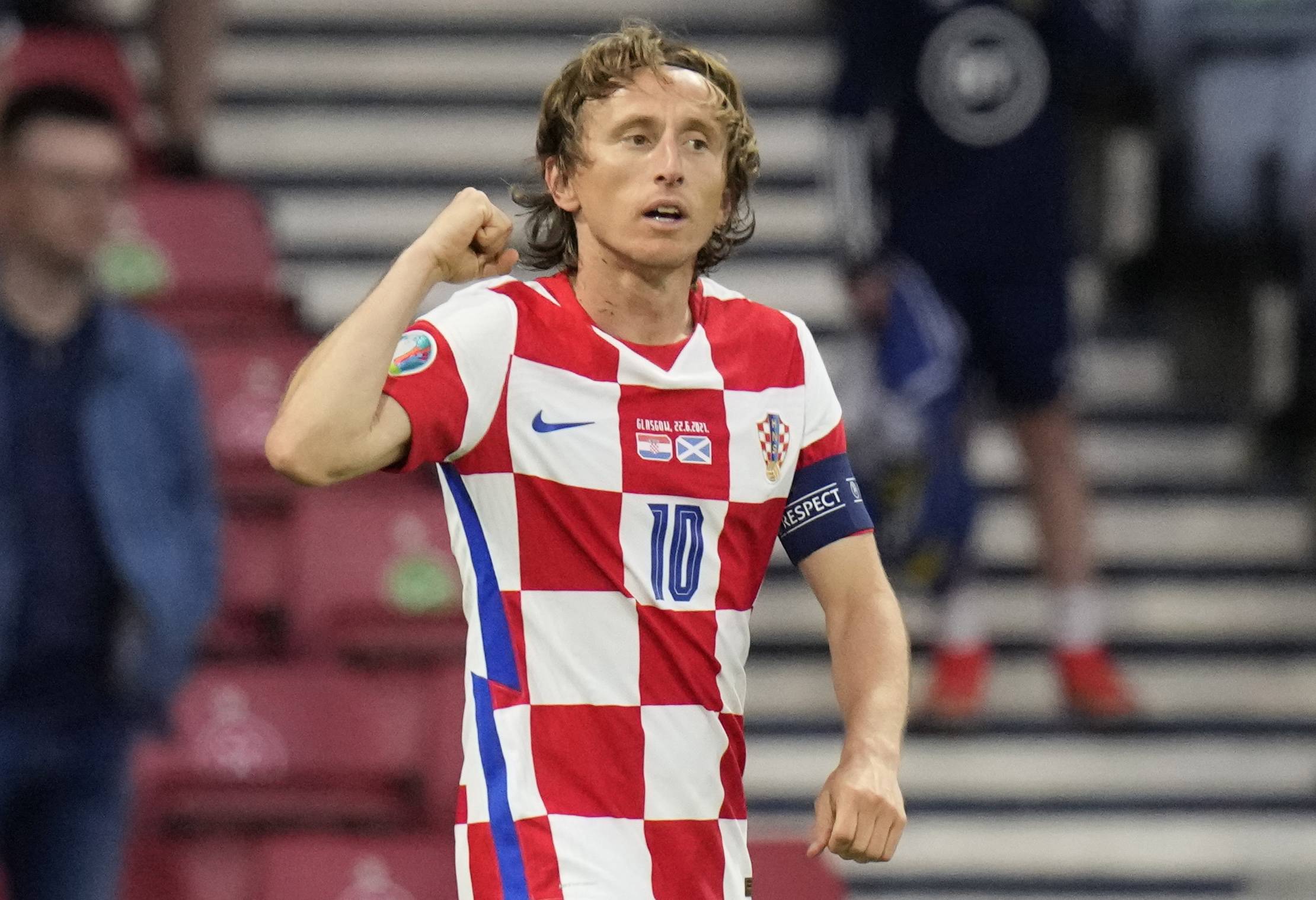 包含俄罗斯队战胜克罗地亚，欧锦赛背靠背胜的词条