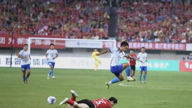 九游娱乐官方-惊心动魄，球队表现士气高涨夺下锦标的简单介绍