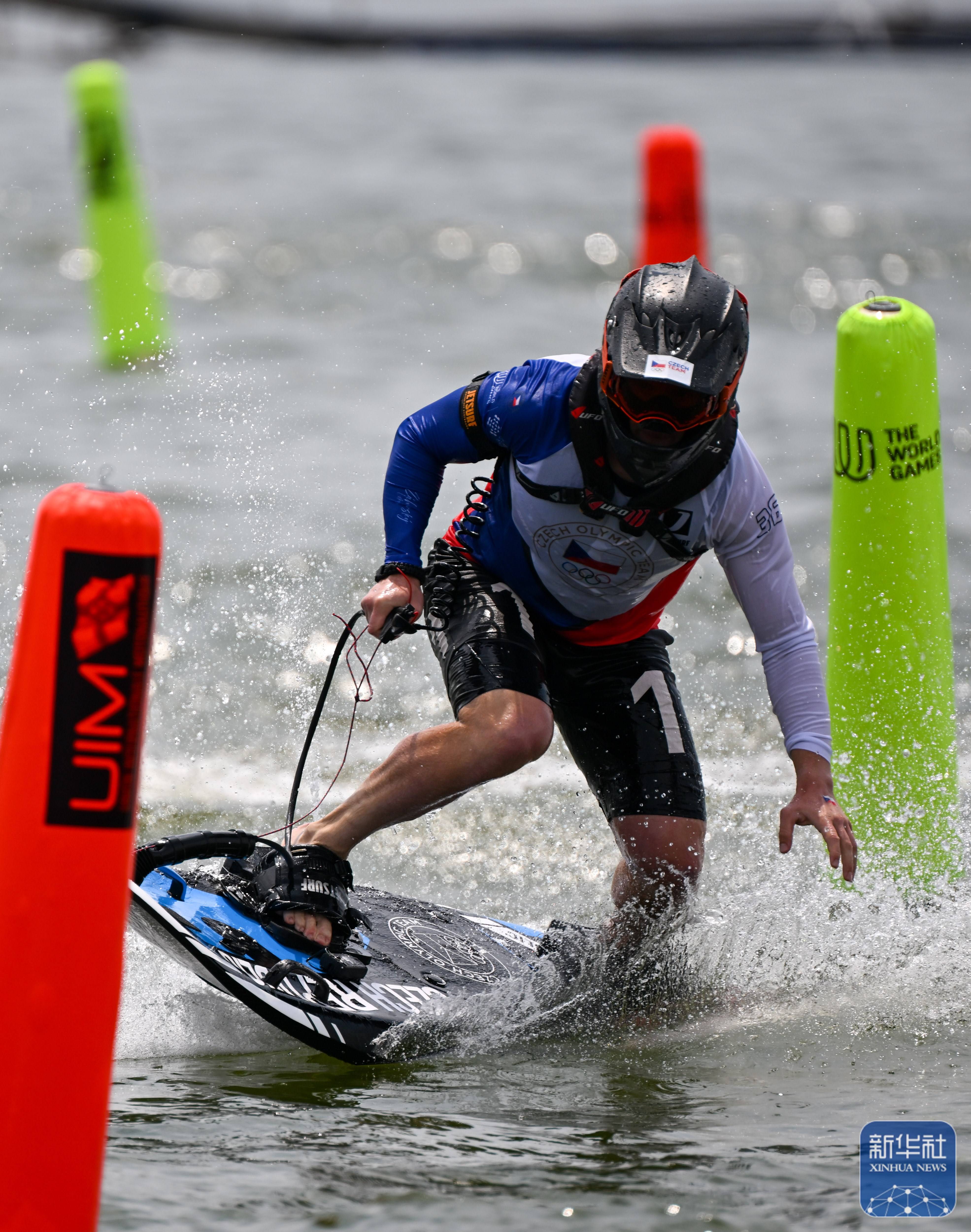 捷克代表团夺得皮划艇比赛冠军 捷克代表团夺得皮划艇比赛冠军