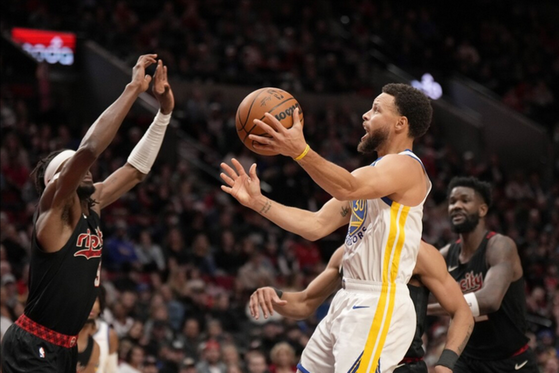 勇士在主场飙胜开拓者,库里砍下分的简单介绍 勇士在主场飙胜开拓者,库里砍下分的简单介绍