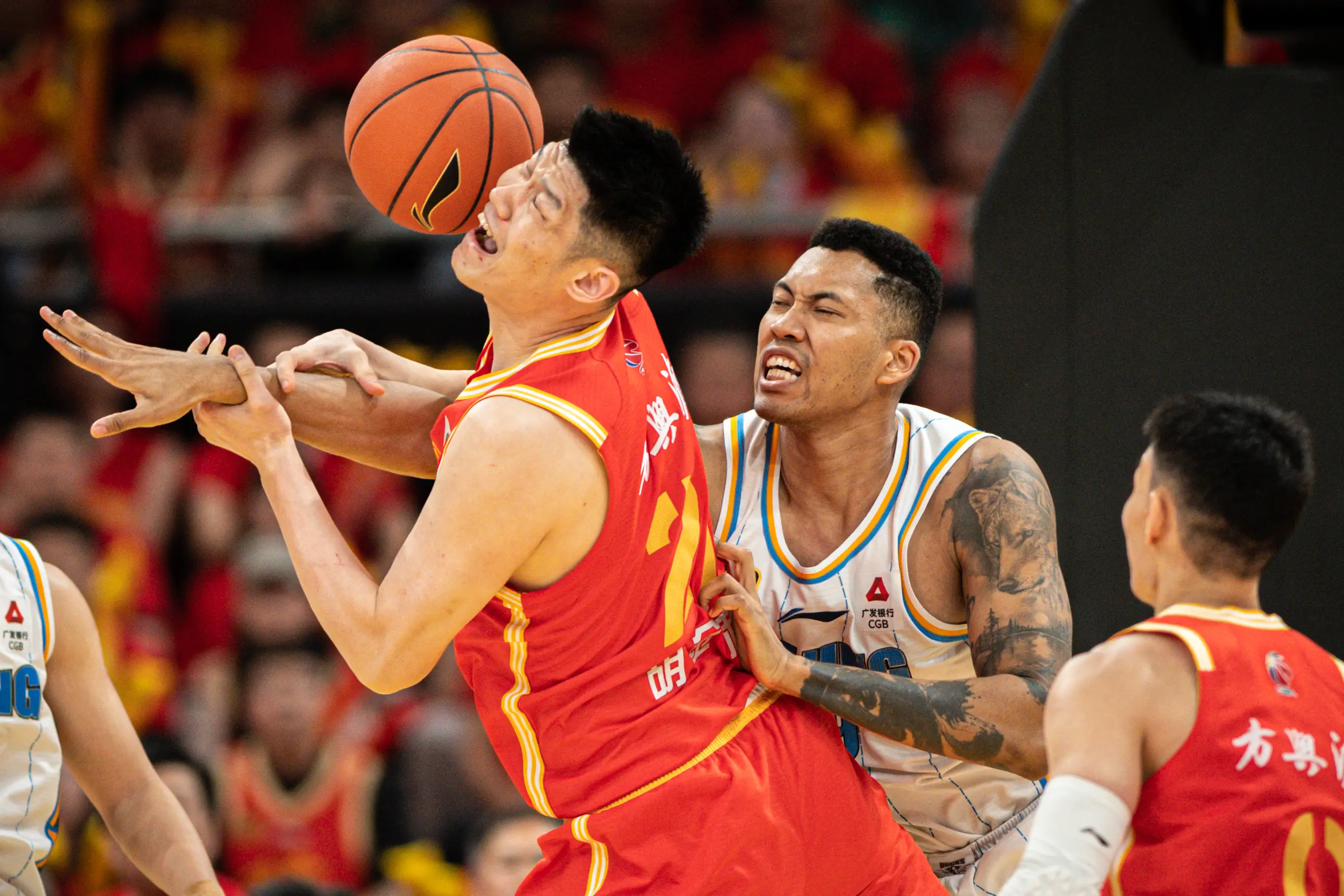 九游体育-山东队险胜凯尔特人，孙铭徽点燃赛场