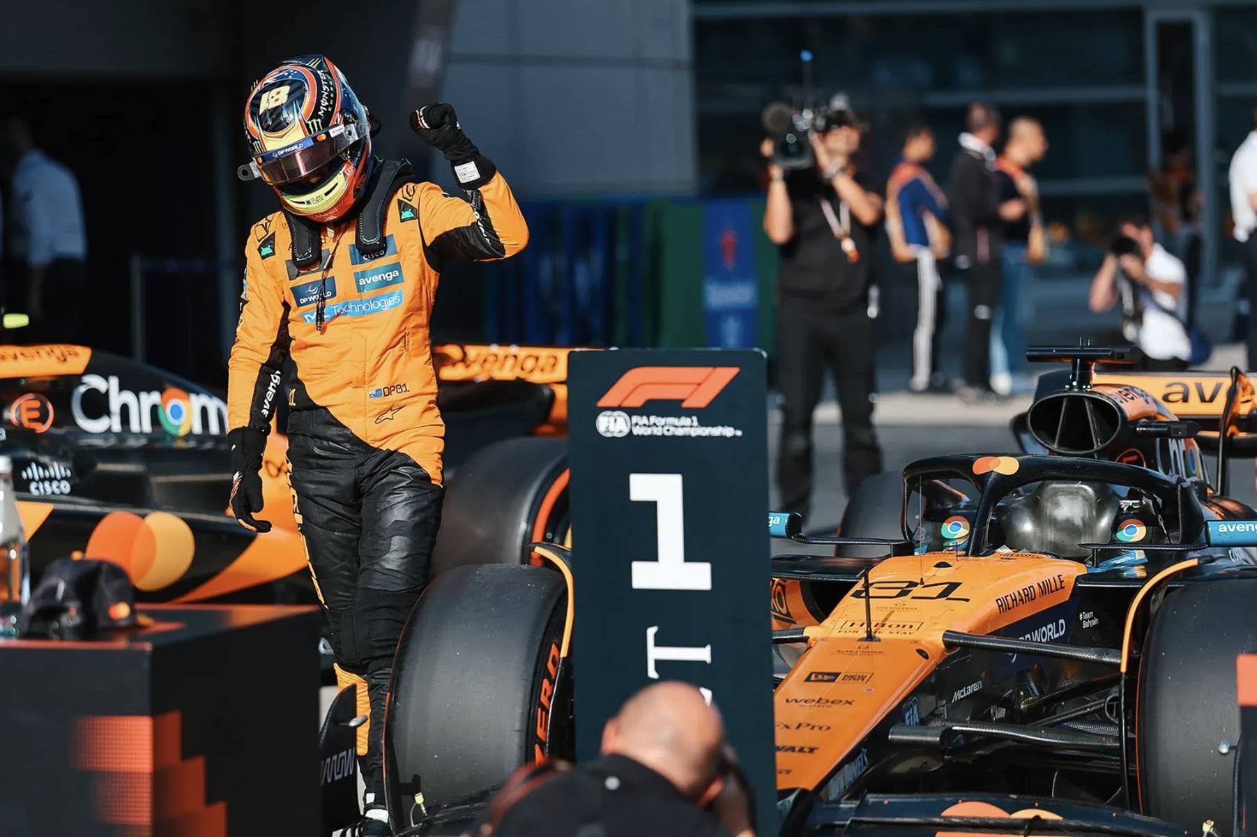 九游娱乐官方-关于红牛车队力克迈凯伦，塞恩斯点燃赛场的信息