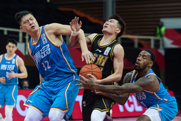 包含灰熊轻取天津队，孙铭徽统治全场的词条