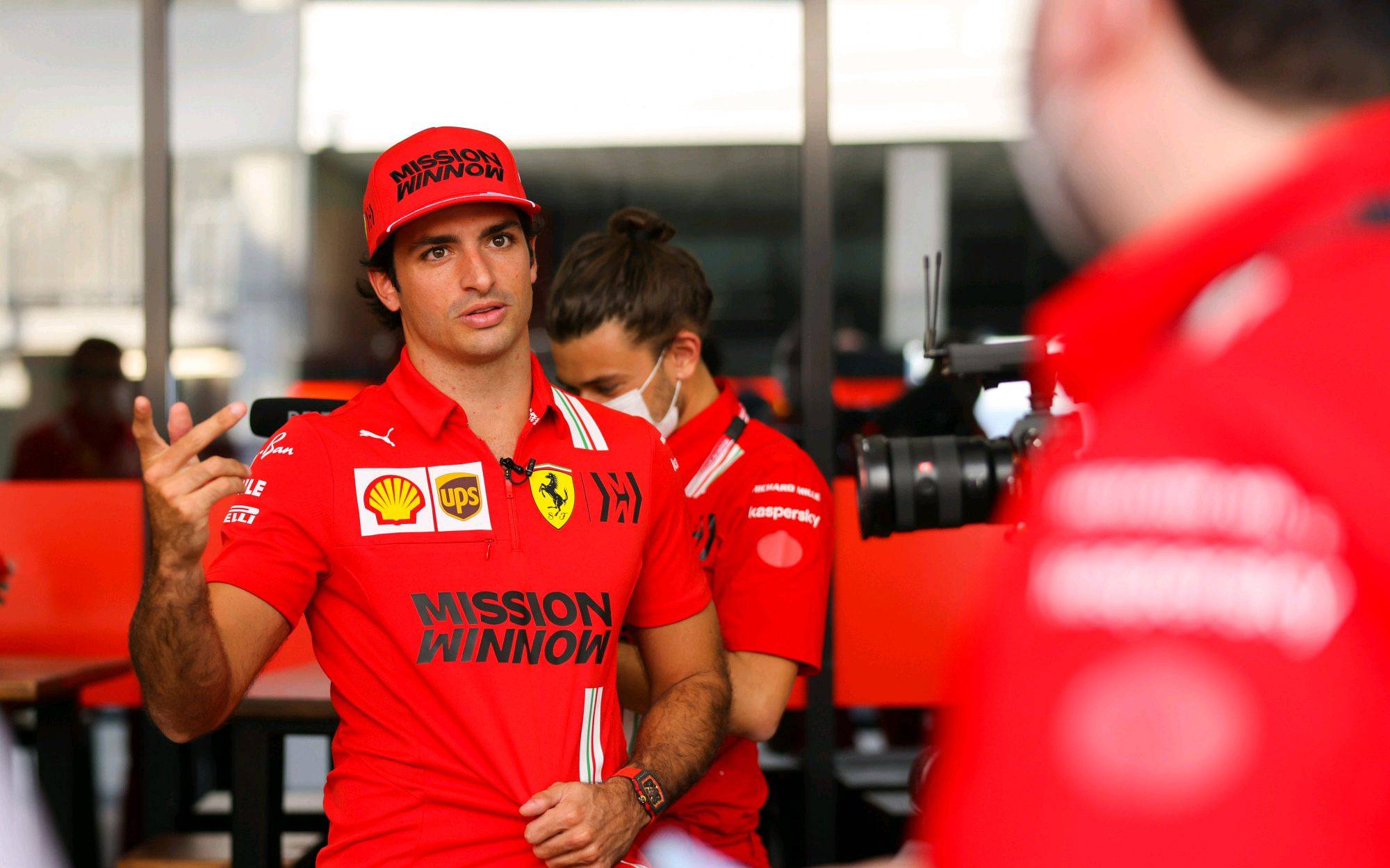 九游娱乐首页-关于法拉利力克雷诺车队，塞恩斯统治全场的信息