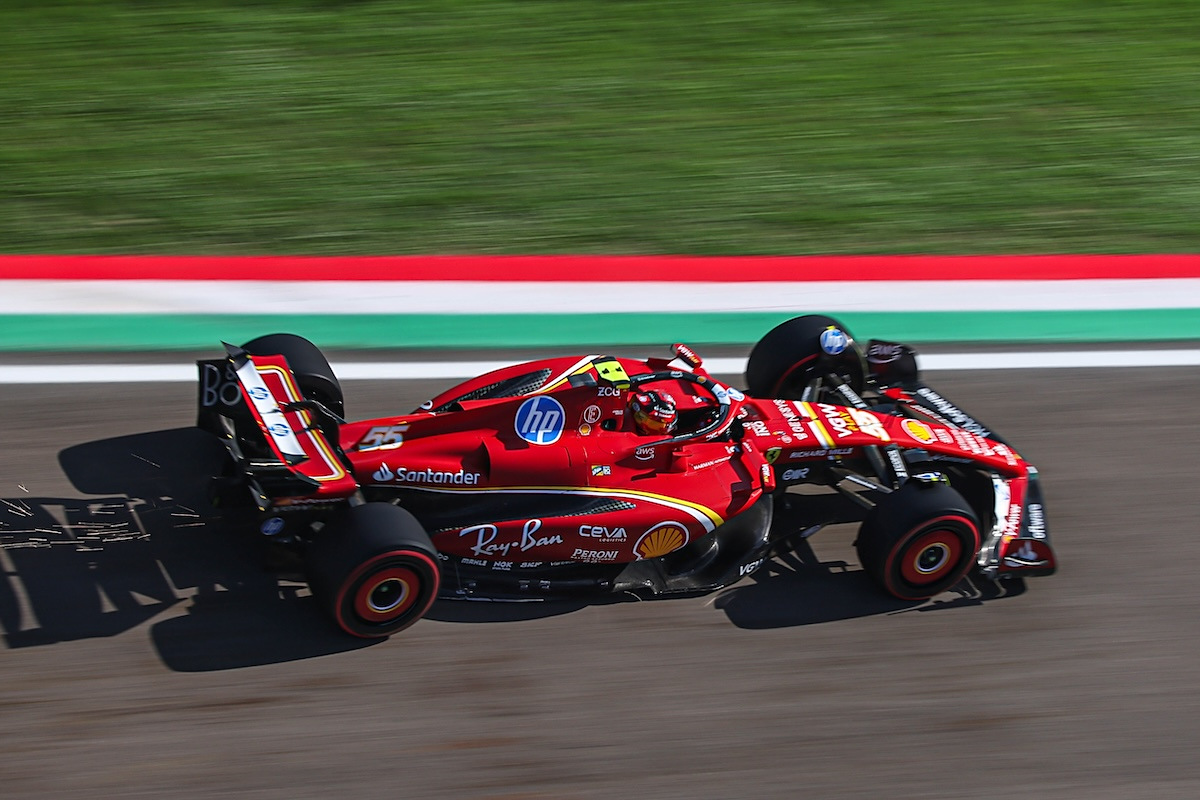 关于法拉利力克雷诺车队，塞恩斯统治全场的信息