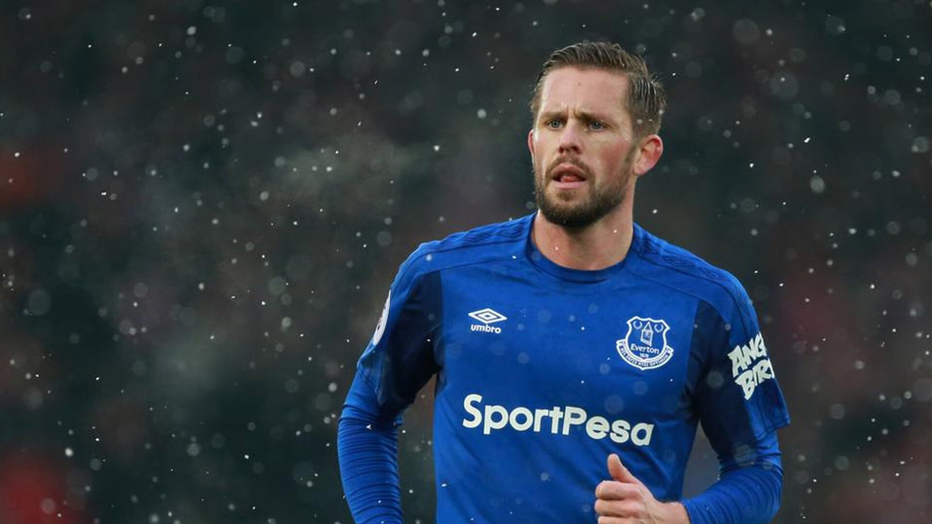 德罗赞化身铁闸,篮网对阵雷霆,防守端锁死对手的艺术